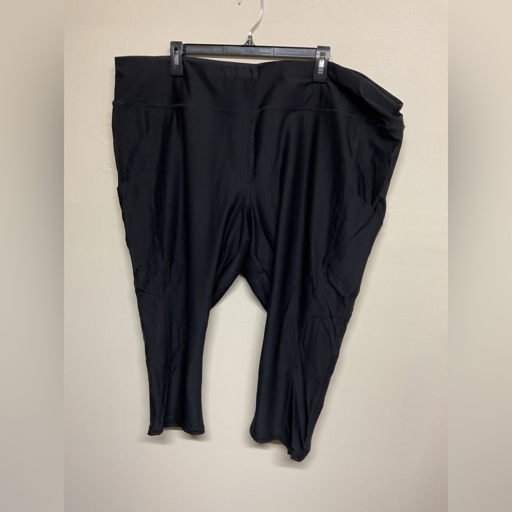 Xersion Black Fitted Capri Leggings